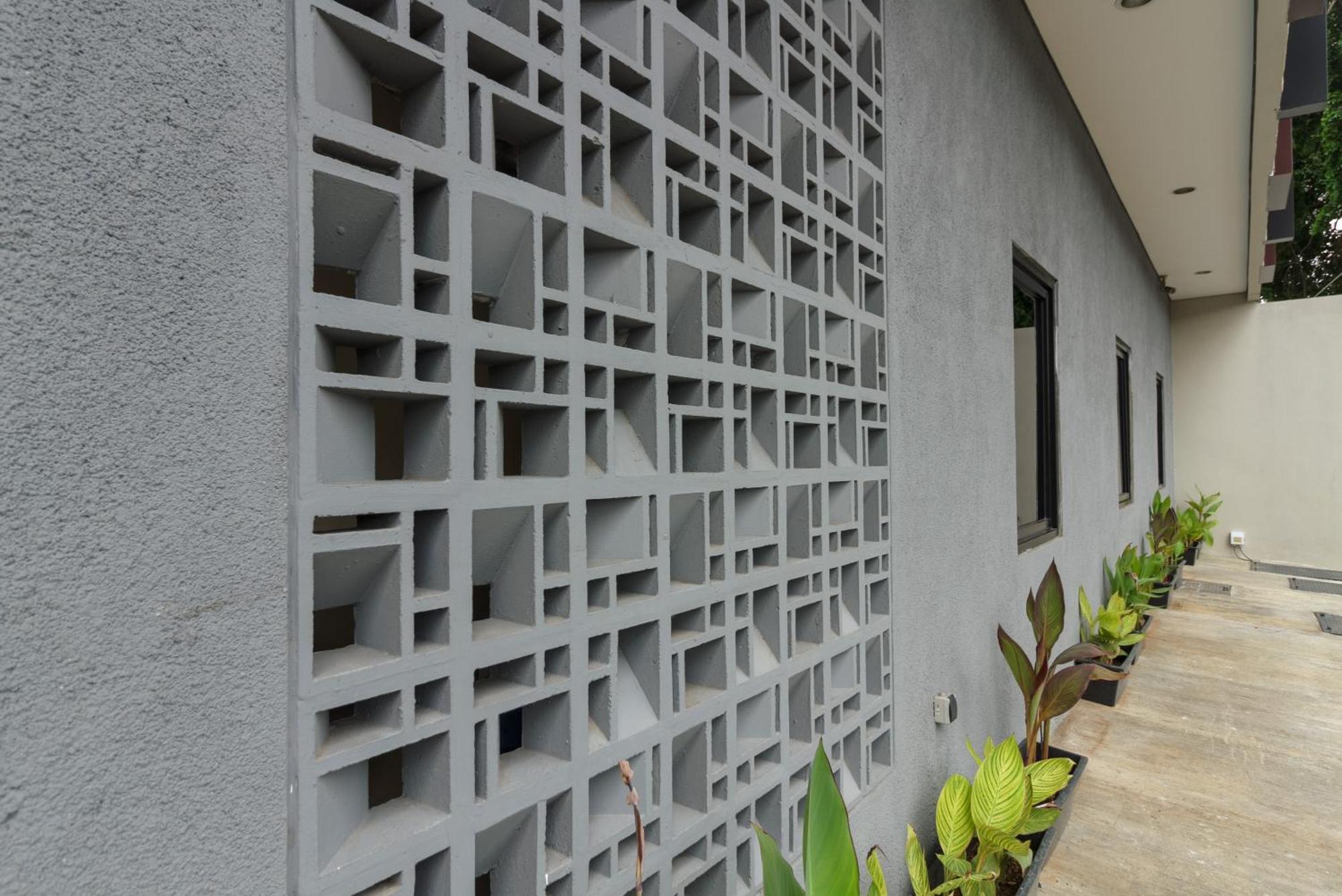 Reddoorz Near Puri Indah Mall Джакарта Екстер'єр фото